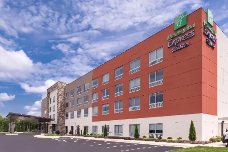 Holiday Inn Express & Suites Farmville