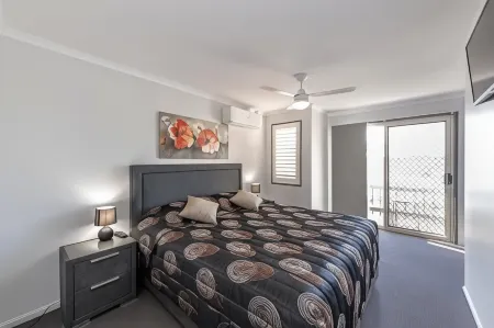 Athena Motel Apartments Отели рядом с достопримечательностью «St Luke's Anglican Church»