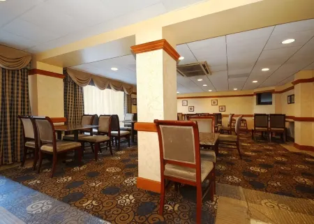 Quality Inn & Suites Отели в г. Бенсалем