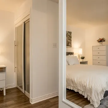 Slope-Side Studio Bliss: Ski-in/Ski-Out, Renovated at Blue, Hot Tub, Fast Wi-Fi