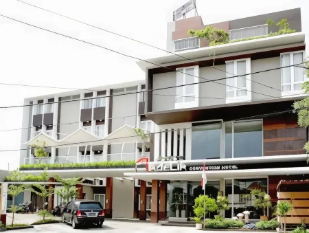 Andelir Hotel Simpang Lima Semarang Отели рядом с достопримечательностью «Лима»