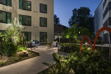 Tribe Krakow Old Town Отели рядом с достопримечательностью «Галерея польского искусства XIX века»