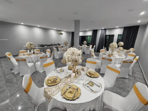 Bridgeview Hotel & Conference Centre Отели рядом с достопримечательностью «Парк Хавила»