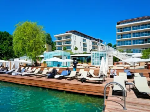 Lake's - My Lake Hotel