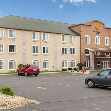 Comfort Inn DeKalb - Adjacent the University
