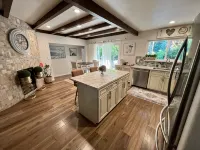 6 bd, 3 bath, Sleep 14+, AC, Very Clean, Luxury, spacious, WiFi, NO Pets