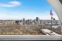 Breathtaking views of Pittsburgh from Mt. Washington! Rooftop deck + parking! - บังกะโล
