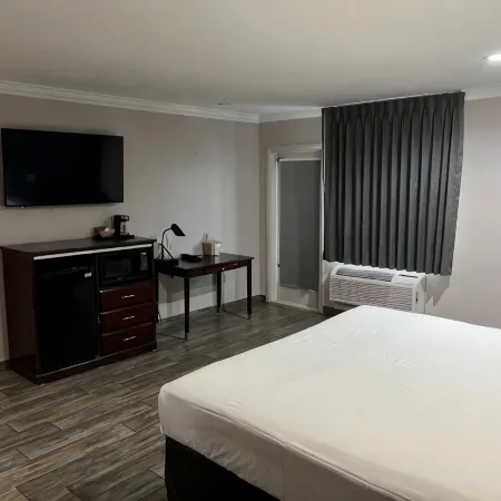 Super 8 by Wyndham Mesa Downtown Near Convention Center