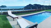 Amazing Hilltop Beach House - Ocean & Mountain Views! - 別墅