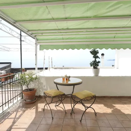 Casa Minu- cozy family home, street level and sea view-