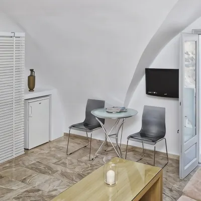 Hotel Thireas Отели рядом с достопримечательностью «Вулкан»