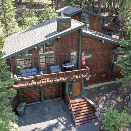Spacious Donner Lakeview Home
