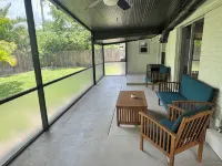 Styled, Clean & Close to the action! 1 Mile to 5th Ave, 3rd St S & Naples Beach! - Homestays