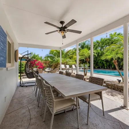 Magnificent Tropical House w/ Heated Pool near the Beach- Gorgeous Backyard- 3/2