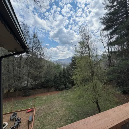 Large Resort Cabin with Breathtaking Mountain Views + Firepit