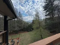 Large Resort Cabin with Breathtaking Mountain Views + Firepit - con vistas a la montaña