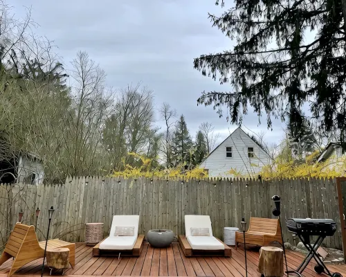 Cozy cabin with deck and fireplace steps from White Pond Lake. Dog friendly. Hotels in Kent