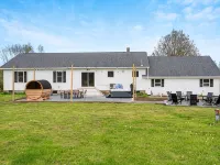 Hot tub-Sauna-Game Room-Fire pit-Close to Acadia/Bar Harbor! Hotels in Lamoine