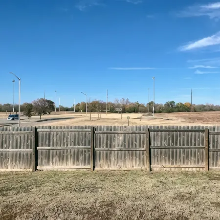 Nice 3 BDR 2 Bth house+Garage+Fenced backyard