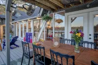 Hot Springs Hideaway - Lakefront/Private Dock/Hot Tub/Sauna/Kayaks - Chalets