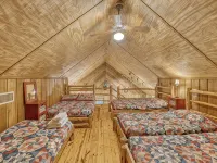 Ringers Lodge   Spacious 6-bedroom house on the River in charming Concan Hotels in Concan
