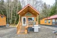 Rainforest Tiny Home Retreat: Rustic