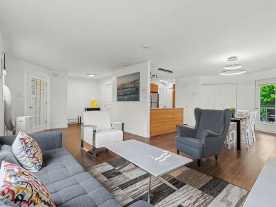 Lovely 2-bedroom Apt. in DIX30 close to DT
