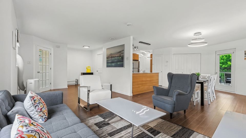 Lovely 2-bedroom Apt. in DIX30 close to DT