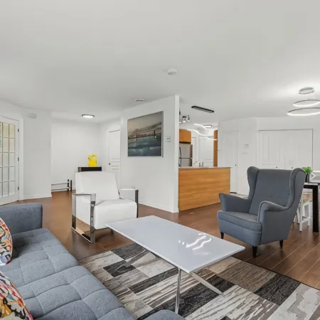 Lovely 2-bedroom Apt. in DIX30 close to DT