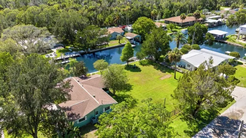 Waterfront Family Fun on the Water Paddle to Main River and Springs in Minutes. - 4 stjerner