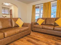 3-bedroom house in enchanting Niagara Falls with AC, WiFi - Homestays