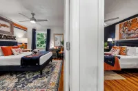 NEWLY RENOVATED, 3 blocks from AU, Game Day House “Caddy’s Shack”