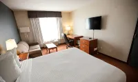 Super 8 by Wyndham Whitecourt - ที่มีที่จอดรถ