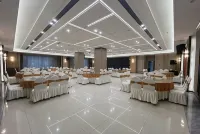 Yining Yili Huacheng Grand Hotel (Kazanqi Scenic Area) - فطور