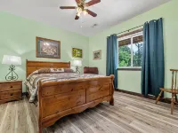 Accessible Lake and Farm Retreat w/Fresh Eggs, Nature Trails, and Gameroom Hotels in Ozark County