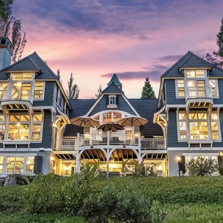 Spectacular Lake Front Retreat