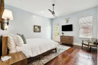 Fresh Luxe Design • Spacious • Free Parking • Near French Quarter • Back Patio