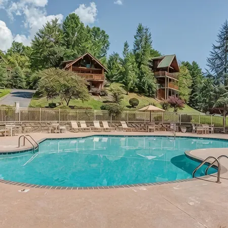 New listing! Pool, Private Hot Tub & 3 King Suites