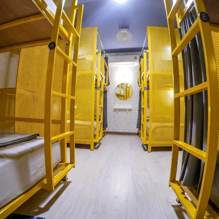 The Moon Hostel Huahin Отели рядом с достопримечательностью «Ночной базар Хуа Хина Бун Чалерн»