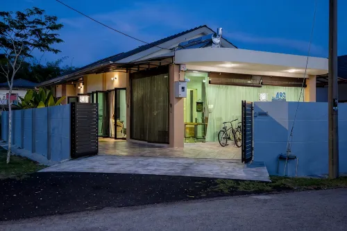Loh Residence@Pinjistation (8pax 4br) - Villas