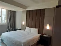 โรงแรมเบเวอลี้การ์เดน - ที่มีที่จอดรถ