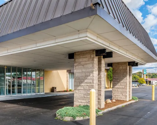 Quality Inn Hotels in Gallia County