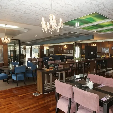 Hotel Holiday