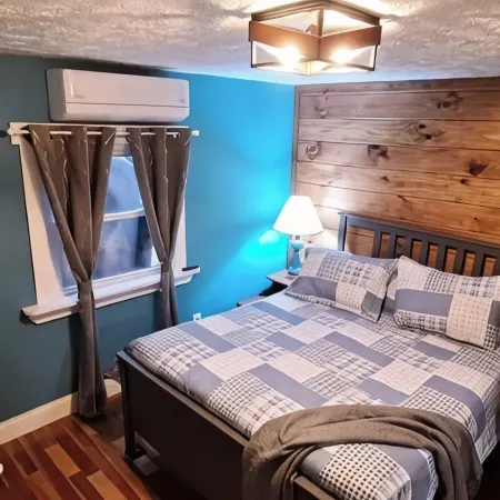 Paradise Mountain Getaway! Hot Tub to Relax after Hiking, Fishing, & Fun Here!