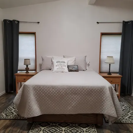 A Cozy 2-bedroom cabin with awesome private Sol Duc River's waterfront