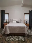 A Cozy 2-bedroom cabin with awesome private Sol Duc River's waterfront
