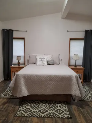 A Cozy 2-bedroom cabin with awesome private Sol Duc River's waterfront