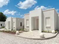 Luxe Private Pool Villa in Porters Place, Exclusive Beach Club Access, Gym & BBQ Hotels in Porters