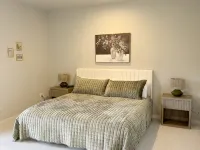 2BR 2.5 Downtown Oasis Full Kitchen, Pet Friendly, Close to Silos Food Hall 이슬리 호텔