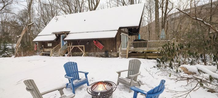 1 Min to Camelback! Creekside Escape + FirePit & BBQ โรงแรมในโปโคนอส